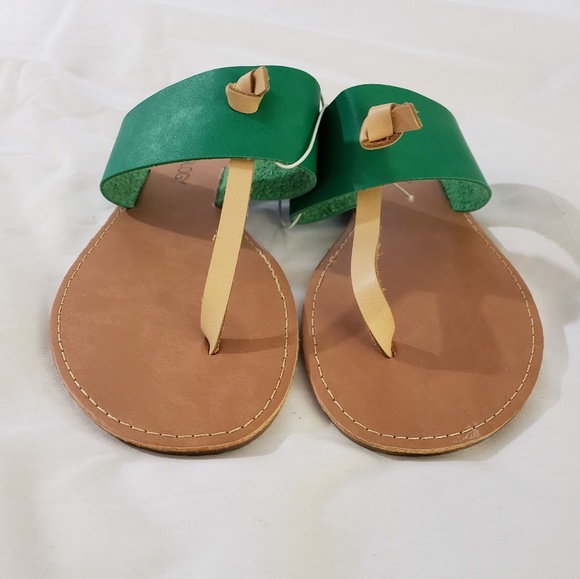NWOT Sociology Green T-Strap Sandals Sizes 8 & 8.5 - Picture 2 of 7